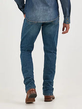 Load image into Gallery viewer, Wrangler Mens Retro Slim Fit Straight Leg Jean